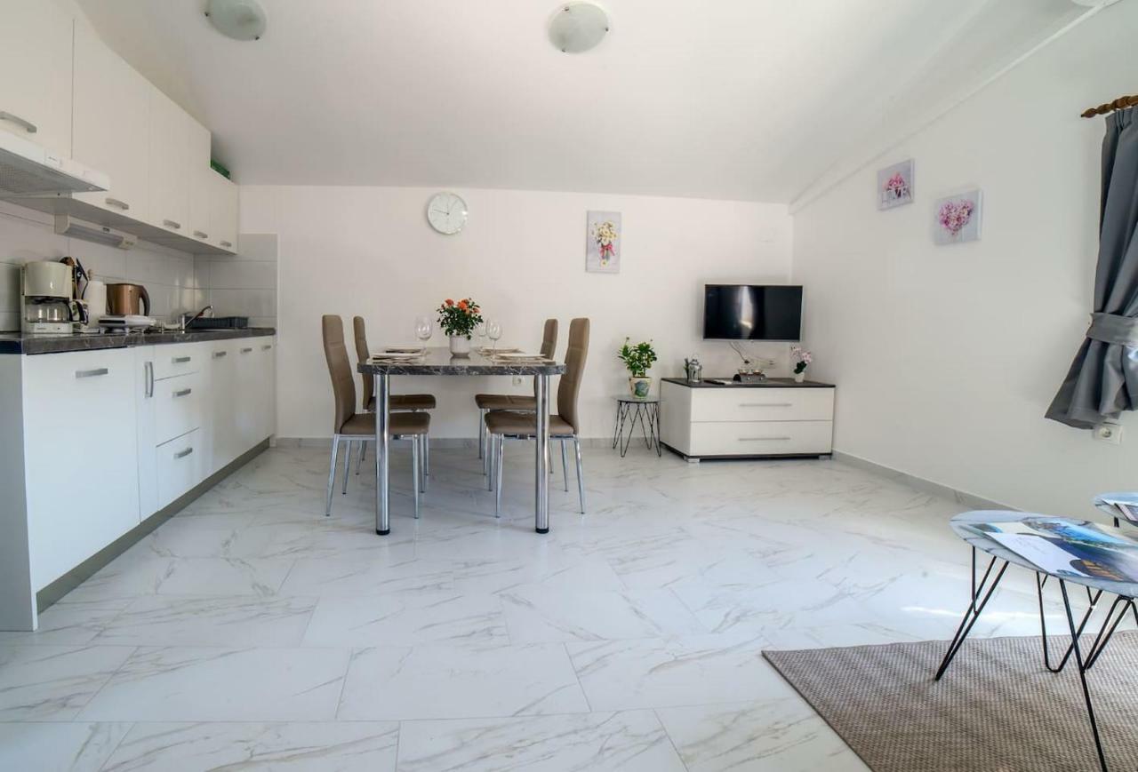 Apartment Podini Брсеч Экстерьер фото